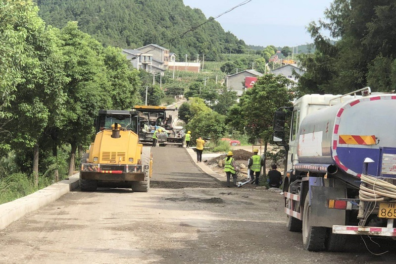 路橋集團搶晴天、戰(zhàn)雨天、斗夜間  全力以赴推進國道347項目建設
